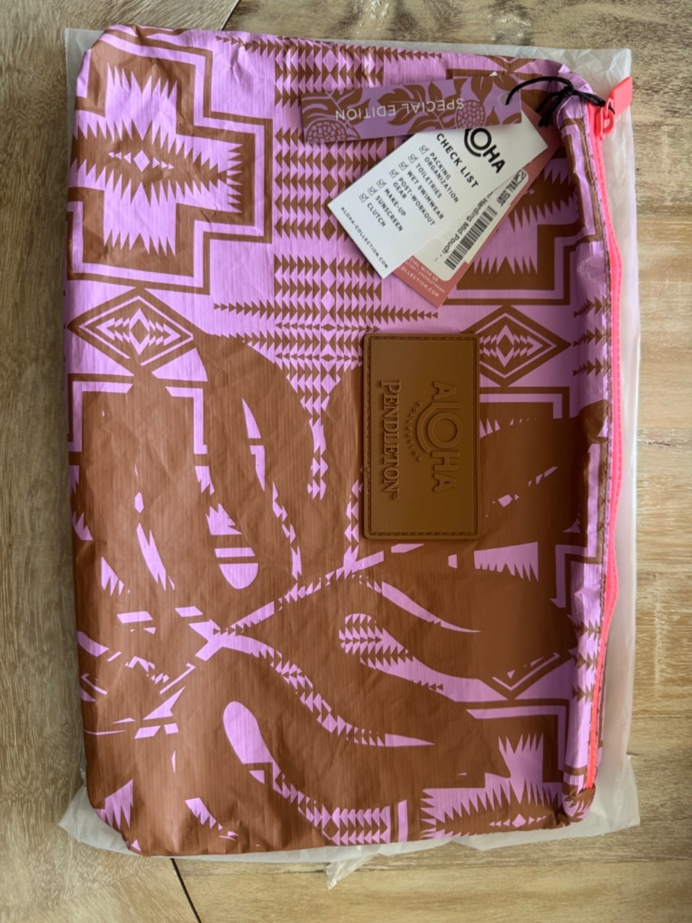 ALOHA Collection x Pendleton Special Edition Peony/Toffee Mid Pouch BNWT in bag - Picture 3 of 6